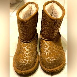 UGG s12 girls metallic boots Look but for slight wear on front sole-see last pic